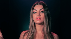 Emma Muscat a Radio Zeta: “Dopo un’estate piena di successi, torno con una canzone dedicata alle donne"