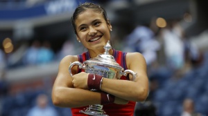 Emma Raducanu e il suo successo sorprendente agli Us Open: la nuova stella del tennis è una "Gen Z" 