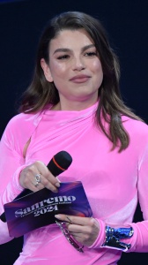 Emma spiega il bacio a Giuliano Sangiorgi: “Non era per il FantaSanremo” 