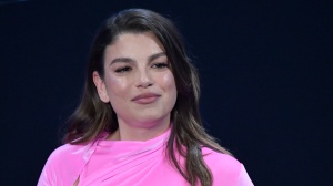 Emma spiega il bacio a Giuliano Sangiorgi: “Non era per il FantaSanremo” 