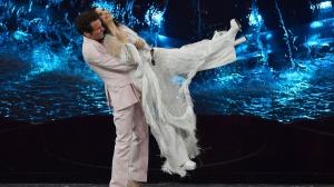 Eurovision 2022: il duetto per la pace di Mika e Laura Pausini sulle note di “People have the power” e “Fragile"