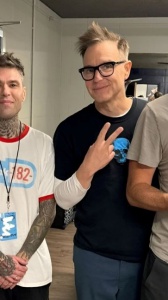 Fedez a Manchester per il concerto dei Blink182: "Compleanno indimenticabile"
