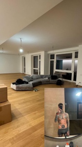 Fedez in mutande sui social per mostrare la nuova casa ai followers!