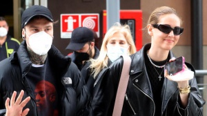 Fedez lascia l’ospedale San Raffaele di Milano, le prime immagini e i commenti degli artisti sui social