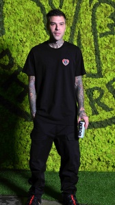Fedez lascia l'ospedale dopo 8 giorni, ecco le ultime notizie sul rapper