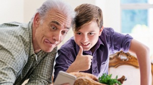 Festa dei nonni 2021: il rapporto con la Generazione Zeta e la loro influenza crescente sui social