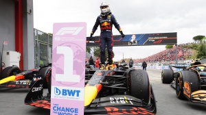 Formula 1, Verstappen vince a Imola davanti al compagno Perez. Delusione Ferrari: Leclerc 6°, ritiro per Sainz