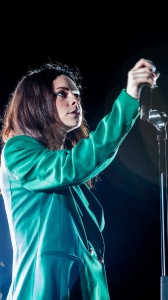 Francesca Michielin annulla i concerti: "Devo operarmi"