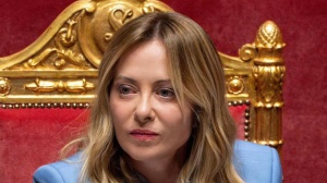 Generazione Offline? L’Italia frena sui divieti social agli under 16 e si appella ai giganti della rete