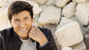Gianni Morandi e Luca Argentero insieme sui social: la foto su Instagram e il delirio dei fan. Che cosa bolle in pentola?