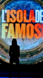 Giornalisti del Tg5 "arruolati" come opinionisti nei reality: cosa ne pensa il direttore?