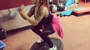 Gli "asian squat" spopolano sui social: come assumere la posizione di riposo correttamente
