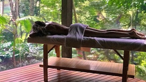 Gua Sha, il massaggio cinese con le pietre spopola sui social: ecco come si esegue