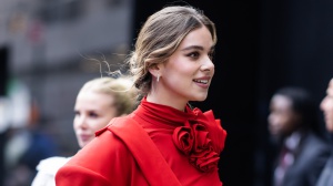 Hailee Steinfeld e Josh Allen sono fidanzati? Ecco le foto dei due a New York