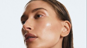 Hailey Bieber citata in giudizio per violazione del marchio