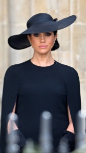 Harry parteciperà all'incoronazione di re Carlo, Meghan Markle e i bambini no. Ecco perché!