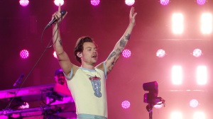 Harry Styles è fidanzato con una modella di Victoria Secret? Ecco chi è l’ultima fiamma del cantante