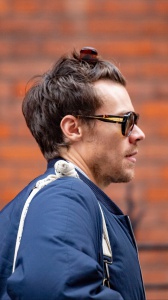 Harry Styles cambia di nuovo taglio di capelli! Ecco le foto del nuovo look