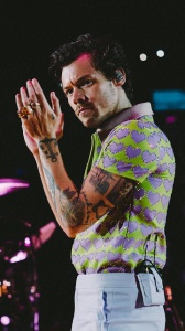 Harry Styles commuove Wembley: il lunghissimo applauso e le parole per Liam Payne 