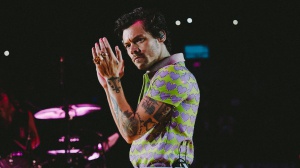 Harry Styles commuove Wembley: il lunghissimo applauso e le parole per Liam Payne 