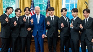 I BTS alla Casa Bianca: il gruppo K-pop incontra Biden e discute di crimini d'odio anti-asiatici