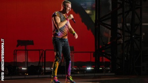 I Coldplay rinviano alcuni spettacoli: Chris Martin ha contratto una grave infezione 