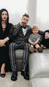 I Ferragnez in stile Famiglia Addams: Halloween in maschera 