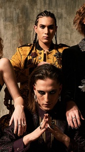 I Maneskin atterrano a Rotterdam, la rock band romana rappresenterà l'Italia all'Eurovision