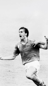 I migliori libri da leggere per ogni età, diamo uno sguardo a “Il calcio è potere”, “La grande storia della coppa del mondo” e a “Un secolo azzurro”