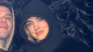 Il balaclava è l'accessorio più amato del 2024: ecco come ricrearlo con una sciarpa