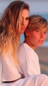 ILARY BLASI SULLE DOLOMITI, ECCO GLI SCATTI DELLA VACANZA IN ALTA QUOTA