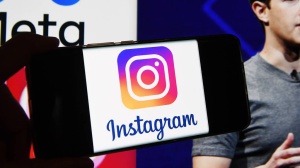 Instagram introduce nuovi adesivi per le Storie, tutti pazzi per le Polaroid