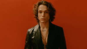 Irama a Radio Zeta: “Dopo il successo a Sanremo, ecco il mio nuovo album: Il Giorno In Cui Ho Smesso Di Pensare”