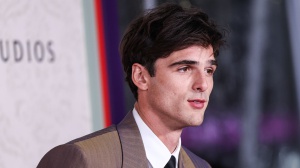 Jacob Elordi delude al Saturday Night Live: "Sembra che stia fingendo"