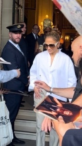 Jennifer Lopez e Ben Affleck: lei in Italia da sola lui si leva la fede