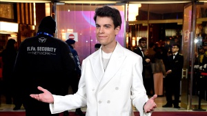 Jody Cecchetto sul palco dell'Ariston: "Ama, devi festeggiare 1 milione di followers..."