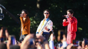 Jonas Brothers: Joe, Nick e Kevin rivelano dettagli imbarazzanti sulle loro proposte di matrimonio