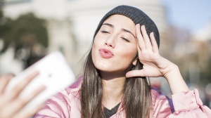 L'ascesa dei selfie 0.5: la nuova tendenza della Generazione Zeta