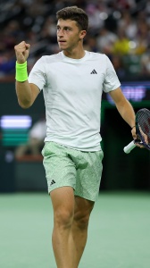 L'impresa di Luca Nardi che batte Djokovic, ecco chi è il tennista amato dalla Generazione Zeta