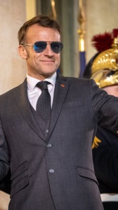 La Francia al voto per vietare i social agli adolescenti 