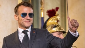 La Francia al voto per vietare i social agli adolescenti 