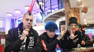 LA SAD ESORDISCE A SANREMO 2024 CON LA LORO “AUTODISTRUTTIVO”: ECCO DI COSA PARLA IL BRANO