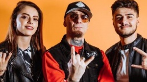 "Supercalifragili" è il nuovo singolo di J-Ax feat Annalisa con la partecipazione di Luca Di Stefano. "Supercalifragili" è il nuovo singolo di J-Ax feat Annalisa con la partecipazione di Luca Di Stefano.