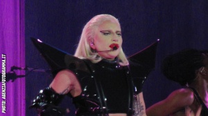Lady Gaga piange sui social dopo aver interrotto lo spettacolo di Miami 