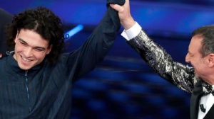 Leo Gassmann vince le nuove proposte con "Vai bene così" Leo Gassmann vince le nuove proposte con "Vai bene così"