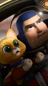 Lightyear: la Disney Pixar torna nella sale con la vera storia di Buzz, ma non in 14 paesi dove è stato bandito per un bacio gay