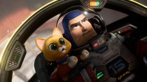 Lightyear: la Disney Pixar torna nella sale con la vera storia di Buzz, ma non in 14 paesi dove è stato bandito per un bacio gay