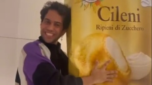 Mahmood, i "cileni ripieni di zucchero" diventano realtà