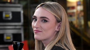 Mara Sattei a Sanremo 2023 con il brano "Duemilaminuti" 