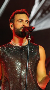 Marco Mengoni su Tinder? Tutto sembra un giallo